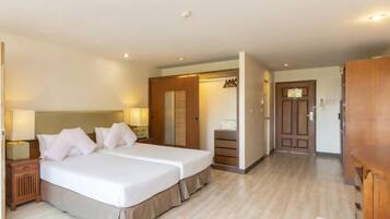 Minibaari, tallelokero huoneessa, yksilöllisesti sisustettu