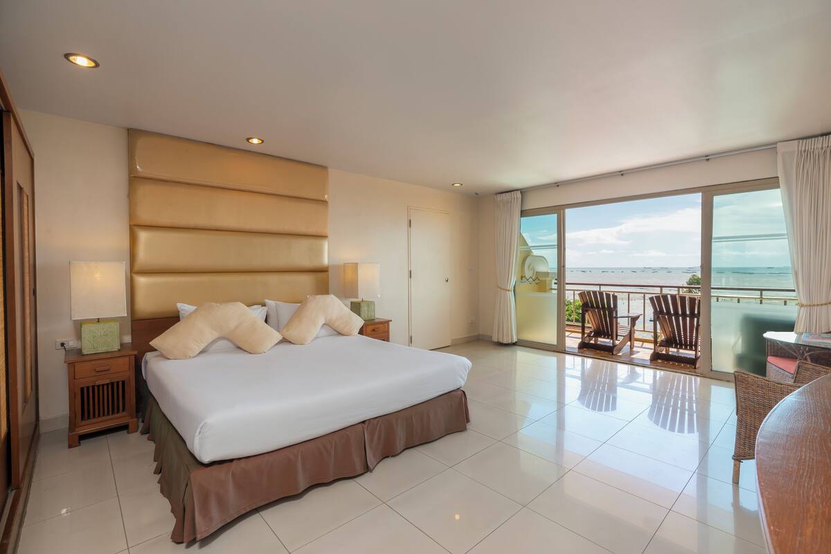 Deluxe Sea view - No Pets Allowed | 迷你吧、客房內保險箱、書桌、遮光布/窗簾