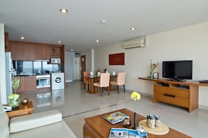 Family Suite Sea view - No Pets Allowed | Living room | LED TV - Bella Villa Cabana (Pattaya)