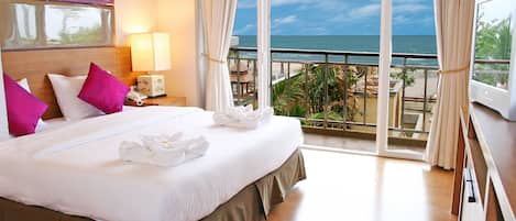 Presidential Suite - No Pets Allowed | Minibar, in-room safe, individually decorated, individually furnished