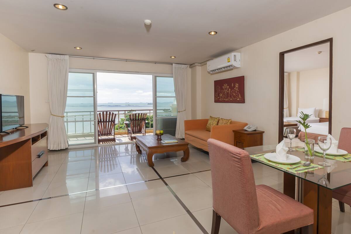 Junior Suite Sea View- No Pets Allowed | 迷你吧、客房內保險箱、書桌、遮光布/窗簾
