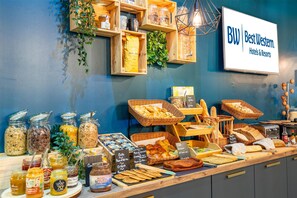 Daily buffet breakfast for a fee