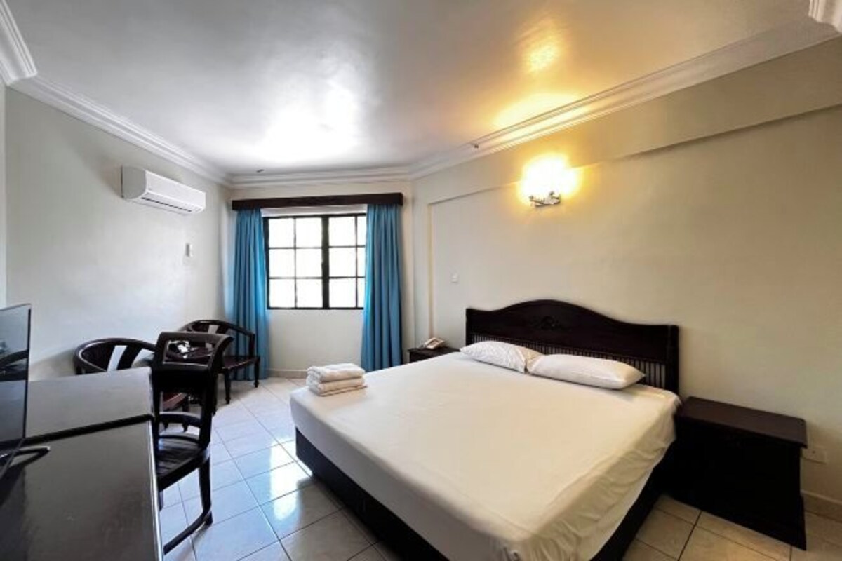 In-room safe, desk, iron/ironing board (on request), WiFi (free)