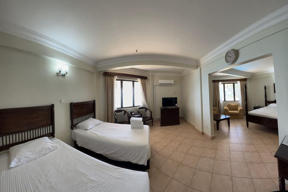 Family Room | In-room safe, desk, iron/ironing board, free WiFi