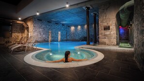 Alberca techada y alberca al aire libre por temporada