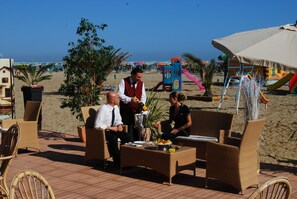 On the beach, sun loungers, beach umbrellas - Hotel Imperial Beach (Rimini)