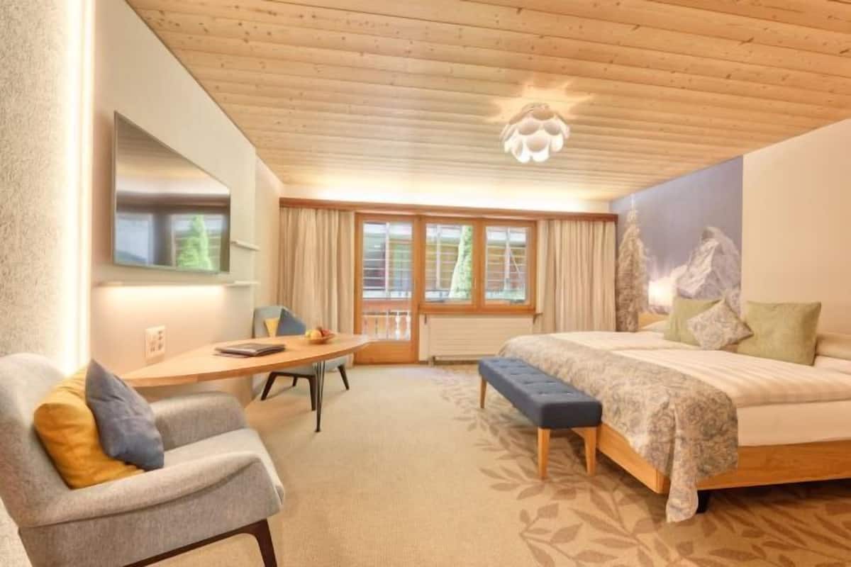 Pillowtop beds, minibar, in-room safe, desk