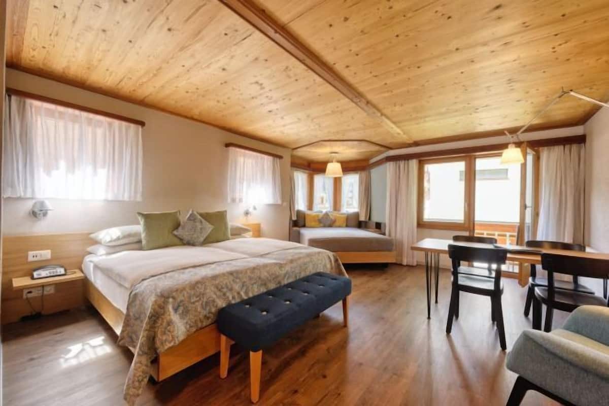 Pillowtop beds, minibar, in-room safe, desk