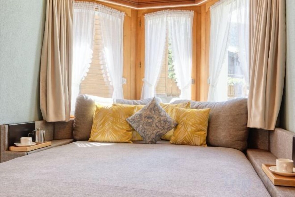 Camas con pillow-top, minibar y caja de seguridad en la habitación 