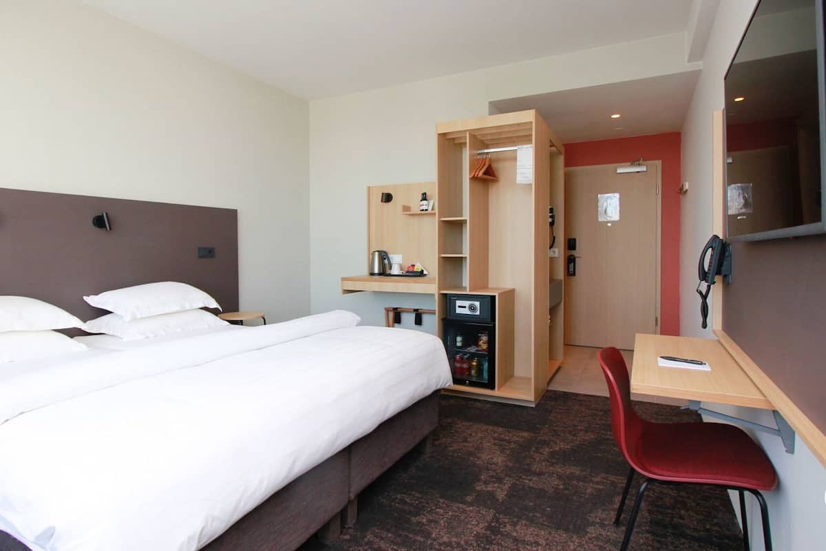 Minibar, desk, laptop workspace, blackout drapes