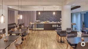 Morgenmadsbuffet hver dag (25 EUR pr. person)