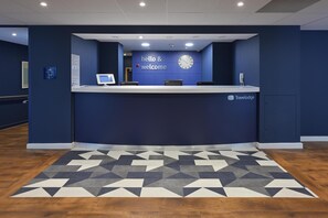 Lobby - Travelodge Birmingham Fort Dunlop (Birmingham)