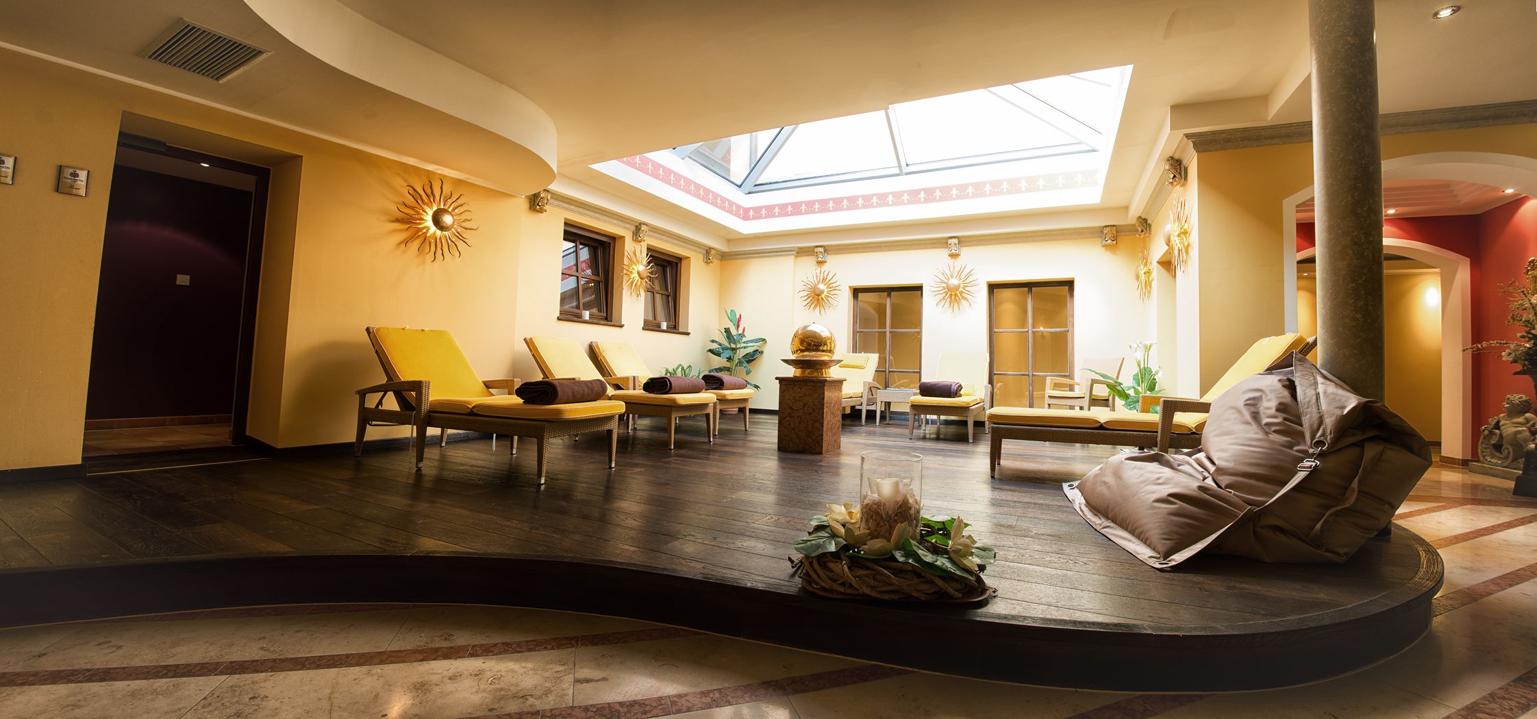 sauna, steam room, turkish bath/hammam, body treatments