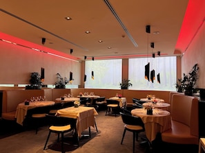 Breakfast, lunch, dinner served; Italian cuisine, alfresco dining