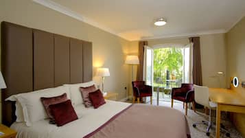 Executive-dobbeltværelse - udsigt til kanal | Pengeskab på værelset, individuelt design, skrivebord