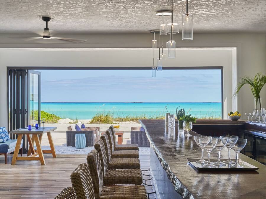 2 restaurants, breakfast, lunch, dinner served; Caribbean cuisine