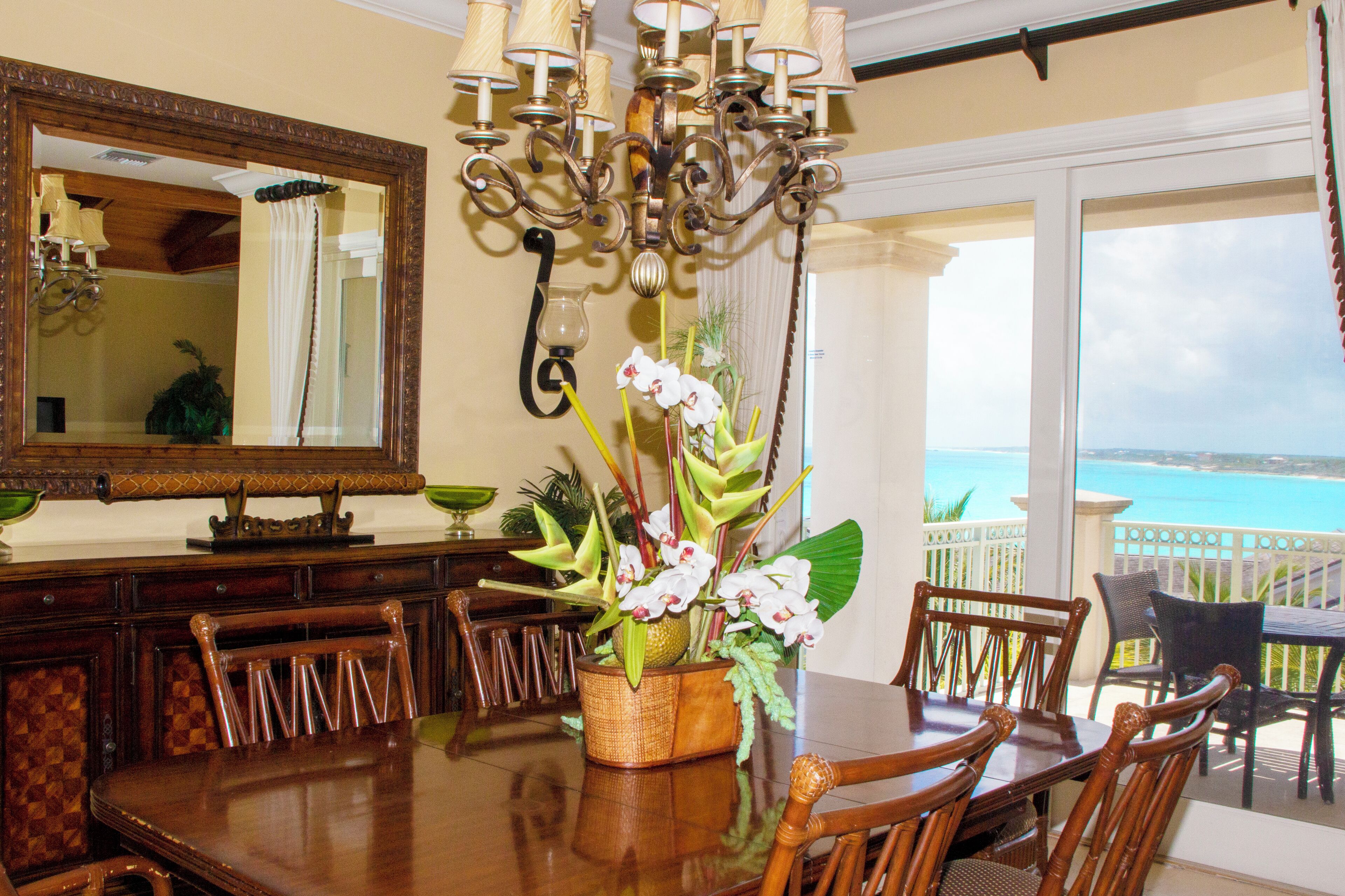 Panoramic Penthouse, 2 Bedrooms | Ruang makan