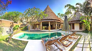 Outdoor pool, pool umbrellas, sun loungers