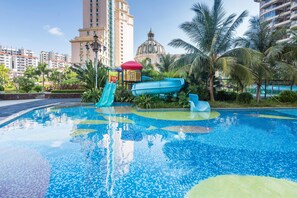 Hồ bơi ngoài trời 