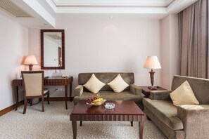 In-room safe, desk, laptop workspace, blackout drapes - Sanya Baohong Hotel (1379410) (Sanya)