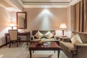 In-room safe, desk, laptop workspace, blackout drapes - Sanya Baohong Hotel (1379410) (Sanya)