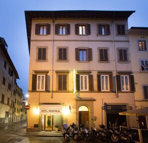 Fachada de la propiedad