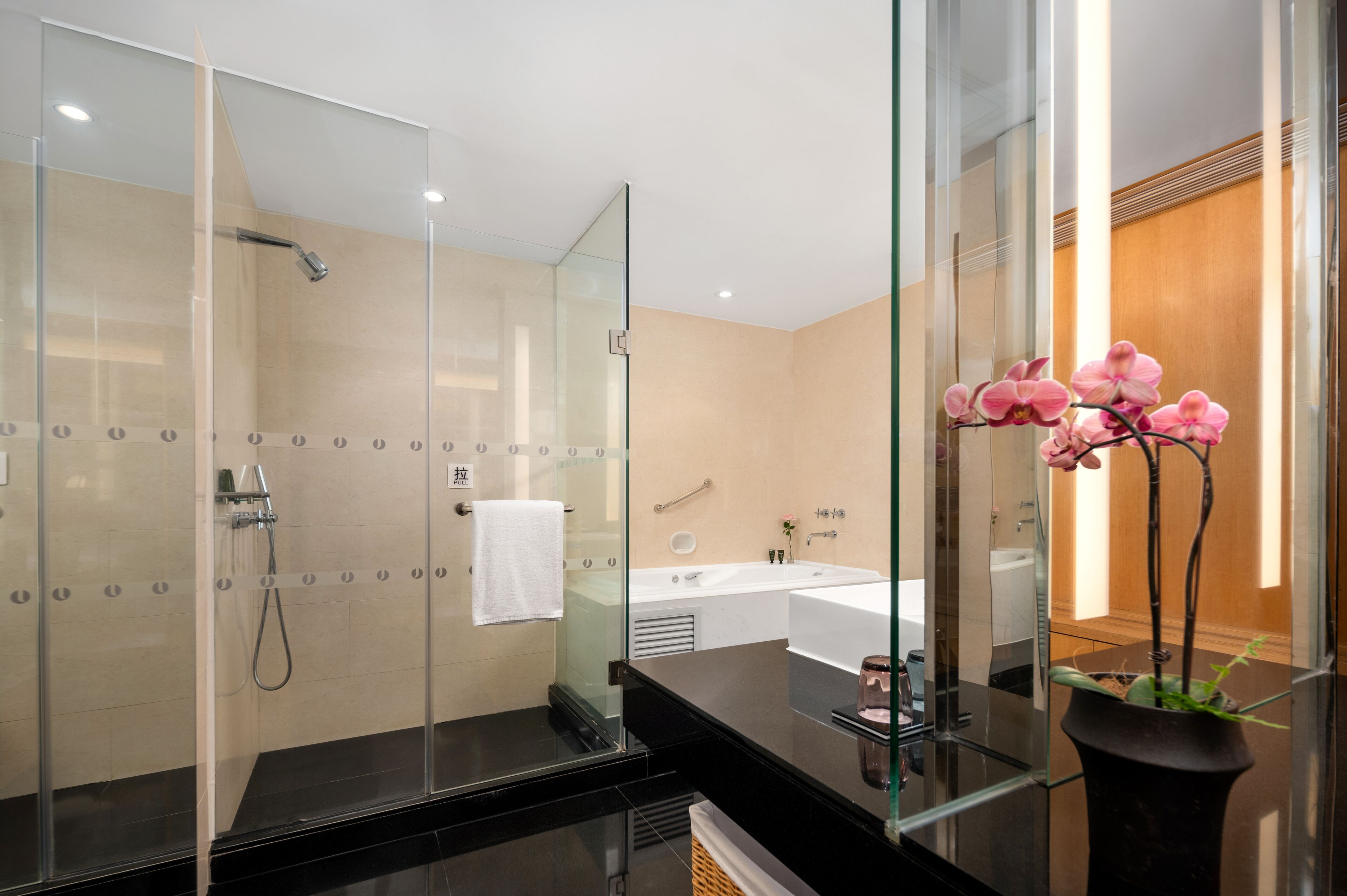 deluxe suite | premium bedding, minibar, in-room safe, desk