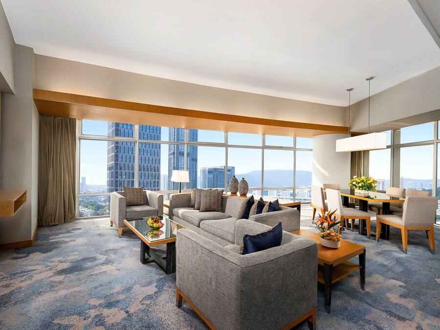 Premium bedding, minibar, in-room safe, desk