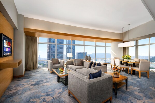 Deluxe Suite | Premium bedding, minibar, in-room safe, desk - Jianguo Hotel Guangzhou (Guangzhou)