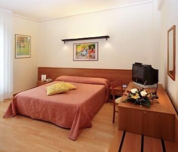 Room - Hotel Tirrenus (Perugia)