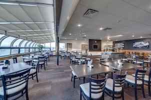 Breakfast, lunch, dinner served; American cuisine