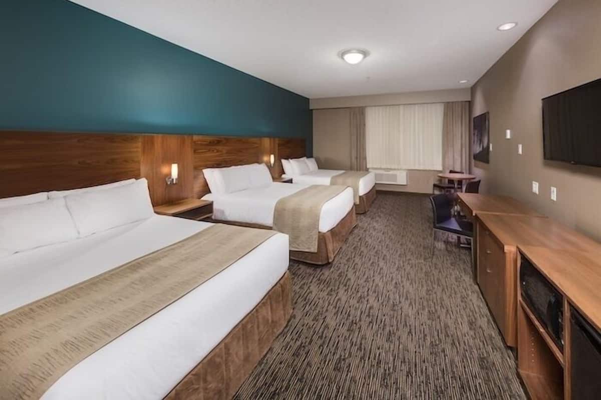 Quarto triplo elite | Ferros/tábuas de passar roupa, Wi-Fi de cortesia, roupa de cama