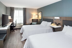 1 giường cỡ queen | Bộ đồ giường cao cấp, bàn ủi/dụng cụ ủi quần áo 