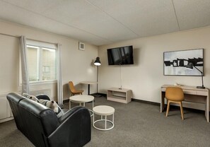 Standard Studio, 1 King Bed | Living area