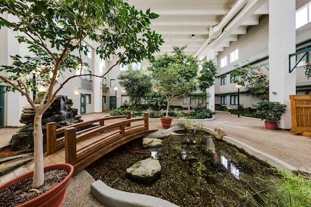 Interior. Heritage Inn Hotel & Convention Centre Taber