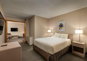 Standard Suite, 1 Bedroom | Desk, iron/ironing board, free WiFi, bed sheets - Heritage Inn Hotel & Convention Centre Taber (Taber)