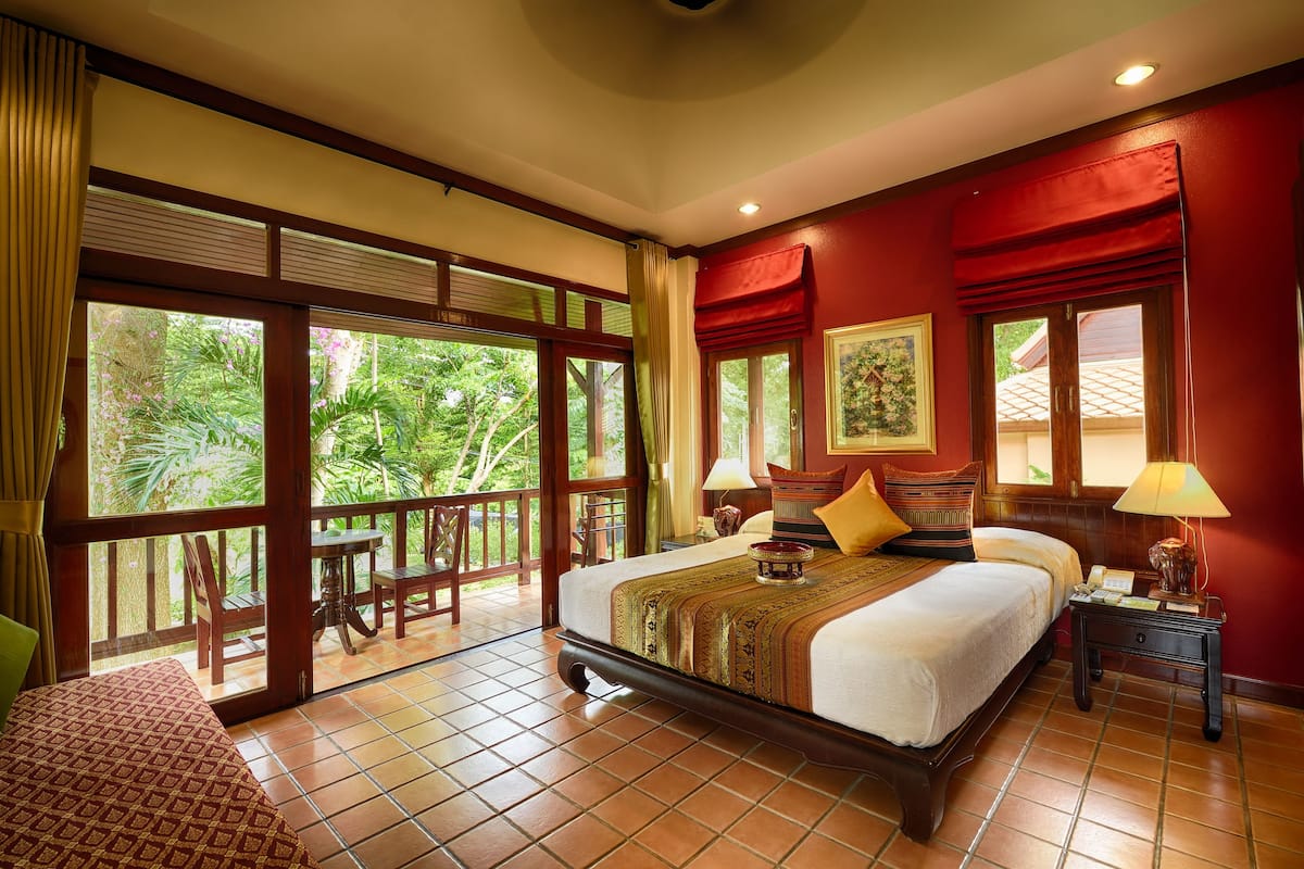 Gold Forest Upstairs Room with Forest View | Vista dalla camera