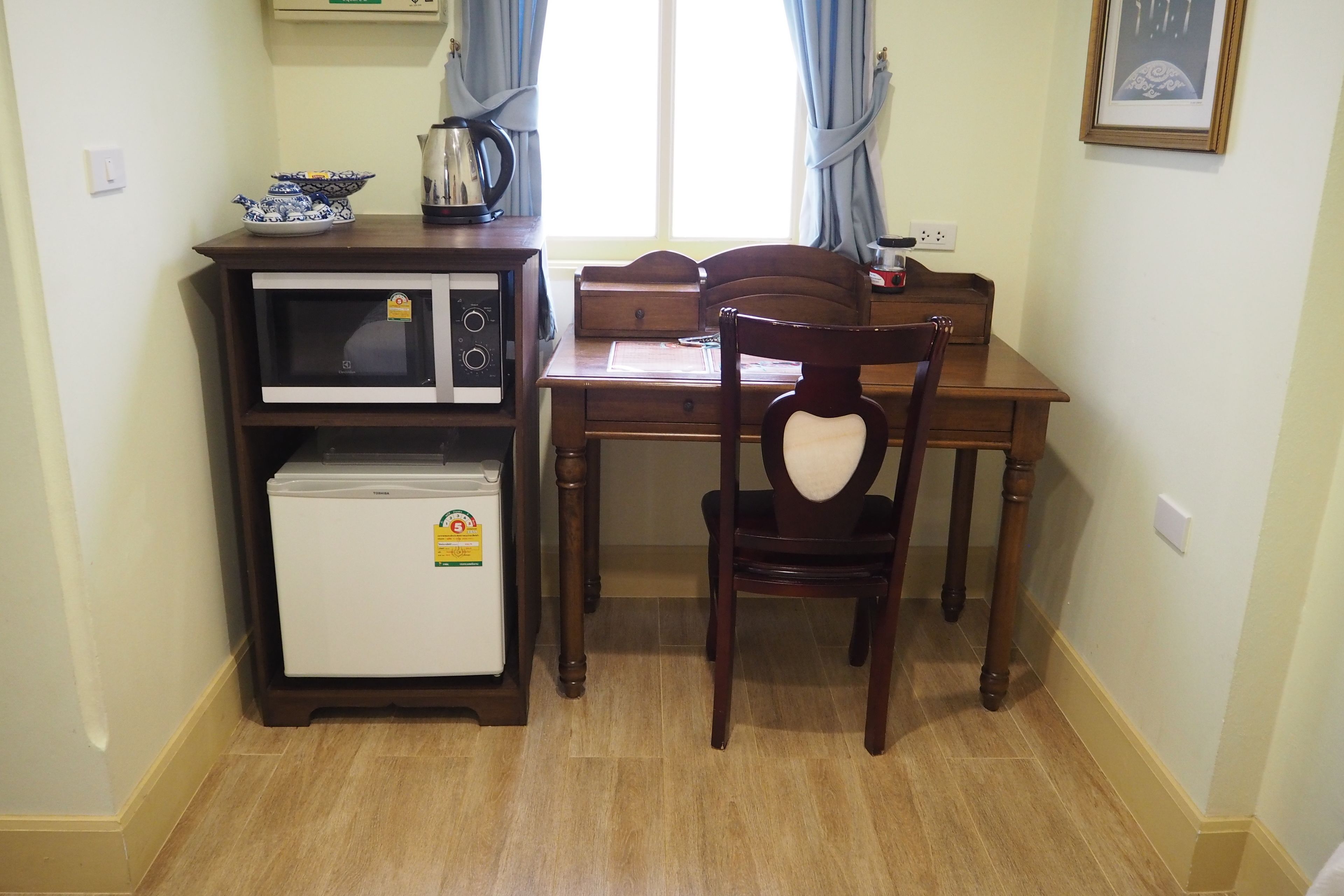 gold forest upstairs room with forest view | room amenity