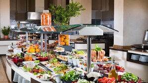 A buffet with various food items and a potted plant. - Sousse Palace Hotel & Spa (Sousse)