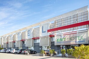 ด้านหน้าที่พัก