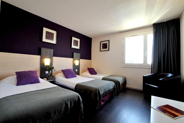 Caja de seguridad en la habitación, escritorio y cortinas blackout 