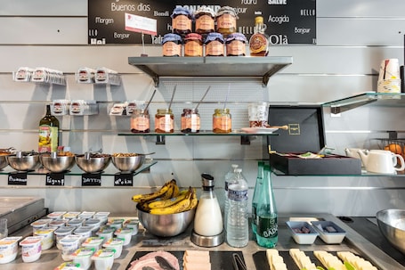 Desayuno buffet diario (EUR 12 por persona)