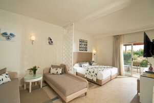 Minibar, caja fuerte, cortinas opacas y wifi gratis