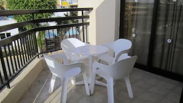 Apartamento, 2 habitaciones | Balcón