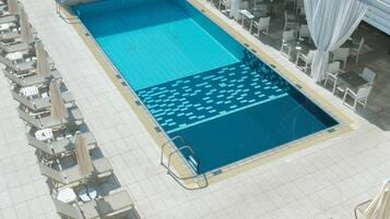 2 Außenpools, Liegestühle