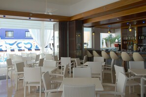 Blick auf den Pool, täglich geöffnet