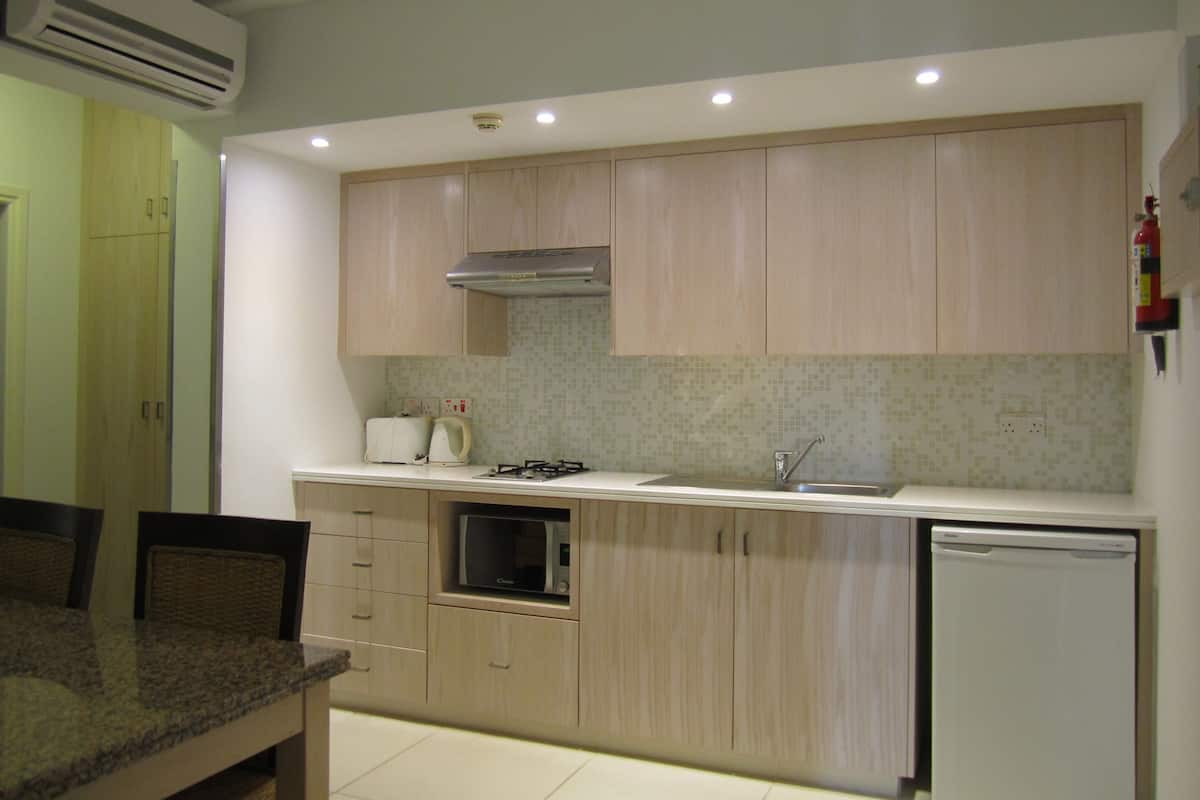Superior Apartment | Private kitchenette | Fridge, microwave, electric kettle, toaster