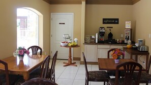 Restaurant - La Copa Inn (Alamo)