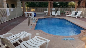 A swimming pool with lounge chairs and a 'No Diving' sign. - La Copa Inn (Alamo)