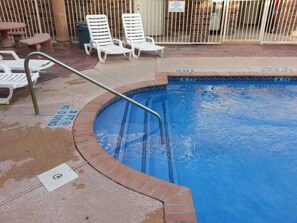 Outdoor pool - La Copa Inn (Alamo)
